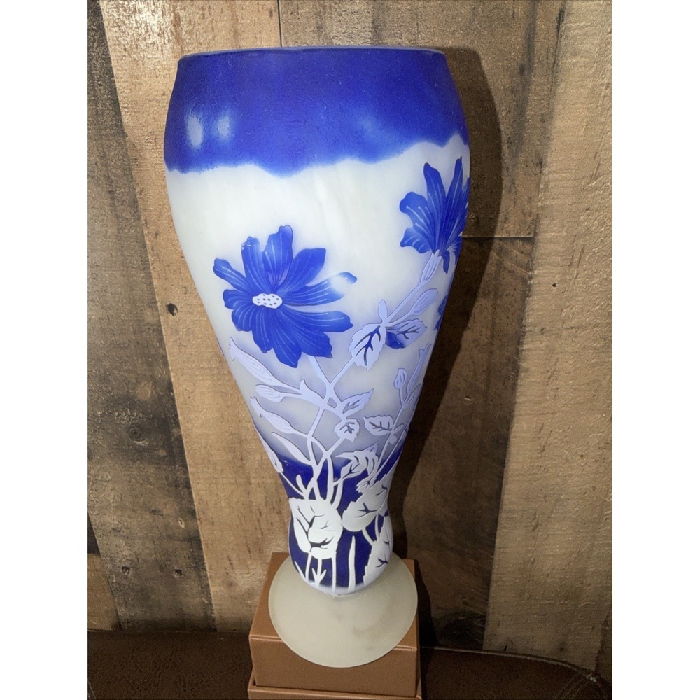 Shannon Crystal Ireland Cameo Art Glass Vase Hand-Cut Mouth-Blown Blue & White